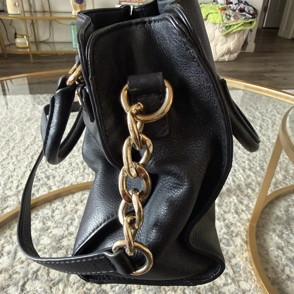 Michael Kors Hamilton East West Medium Black Pebbled Leather Bag, Gold Hardware